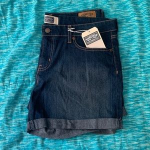 Signature by Levi Strauss misses Jean short